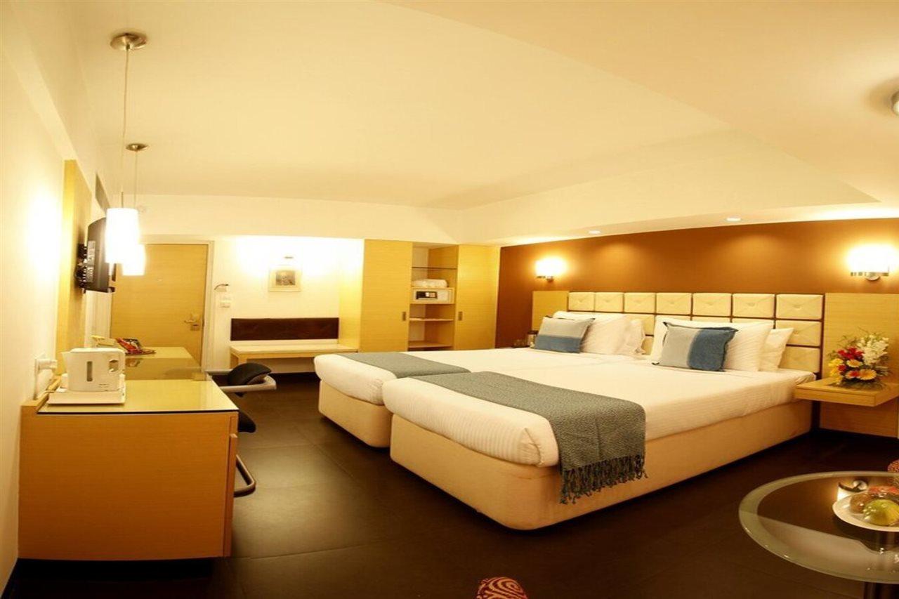 Hotel Sagar Plaza City Centre Pune Eksteriør billede