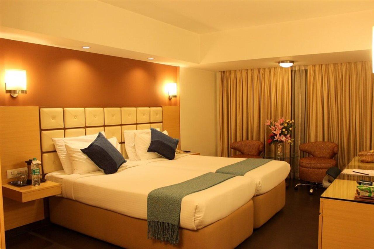 Hotel Sagar Plaza City Centre Pune Eksteriør billede