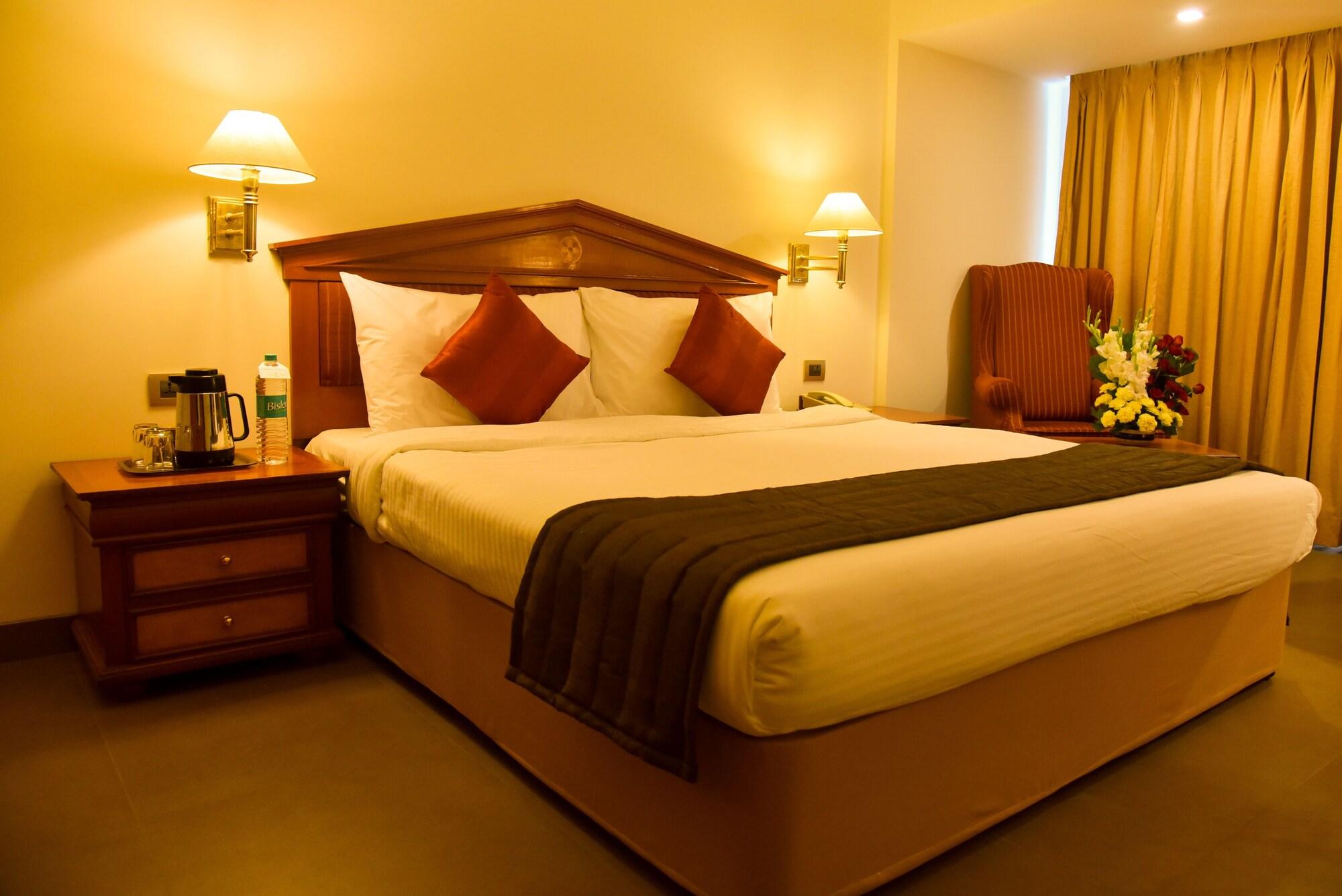Hotel Sagar Plaza City Centre Pune Eksteriør billede