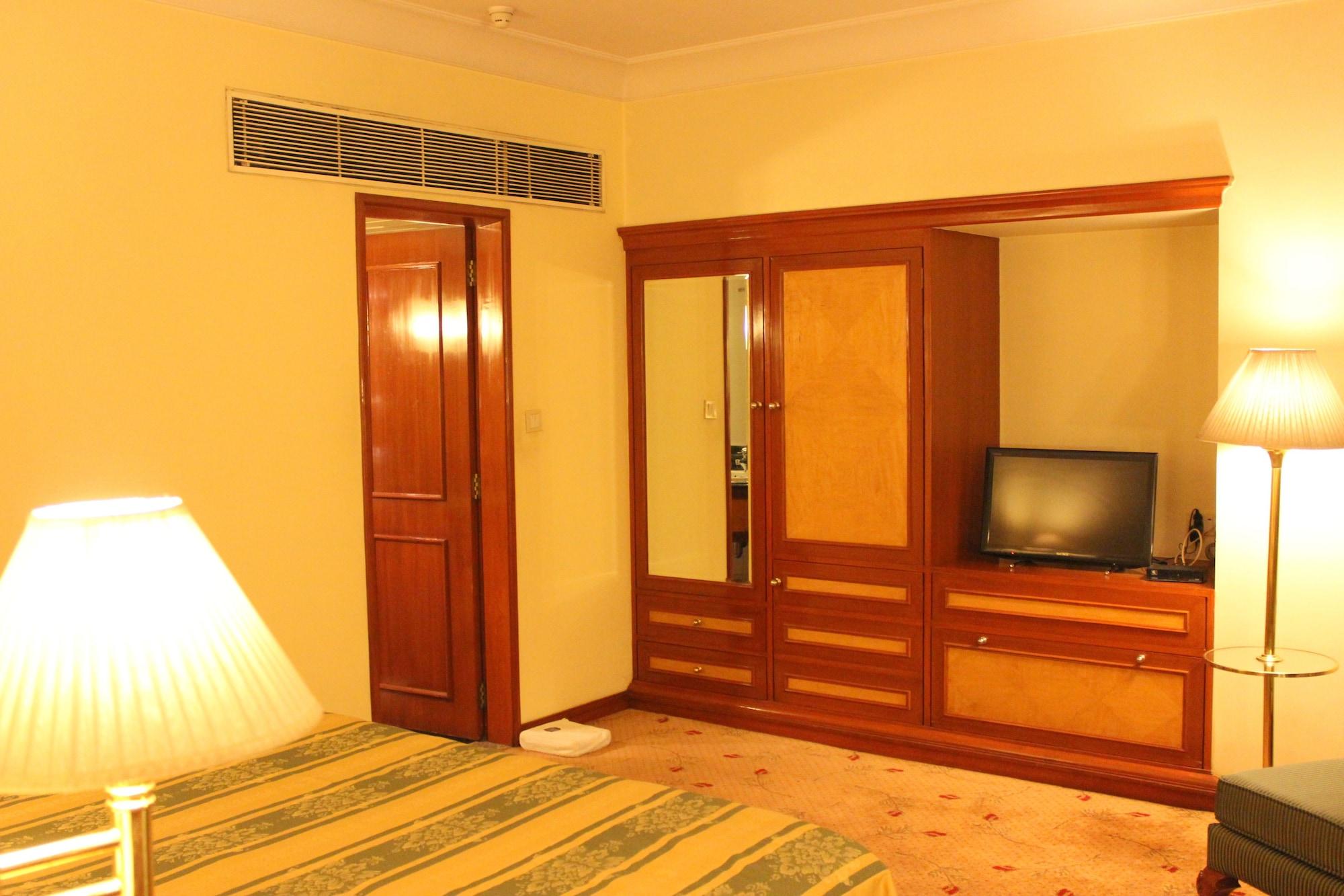 Hotel Sagar Plaza City Centre Pune Eksteriør billede