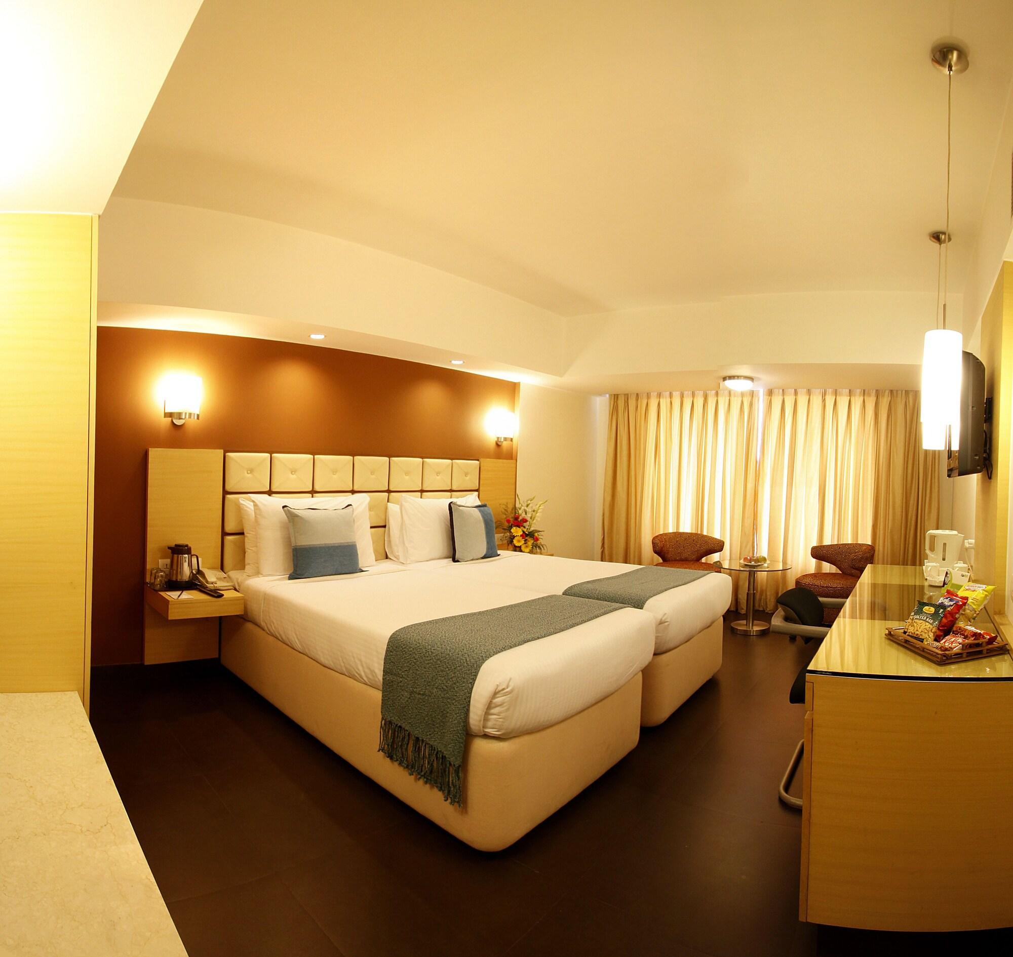 Hotel Sagar Plaza City Centre Pune Eksteriør billede