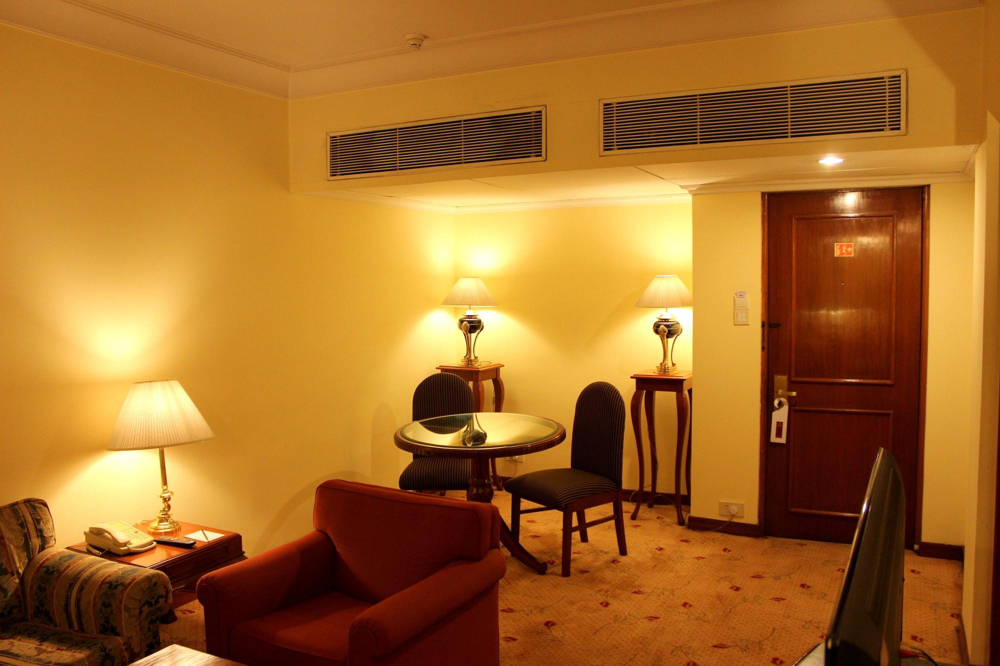 Hotel Sagar Plaza City Centre Pune Eksteriør billede