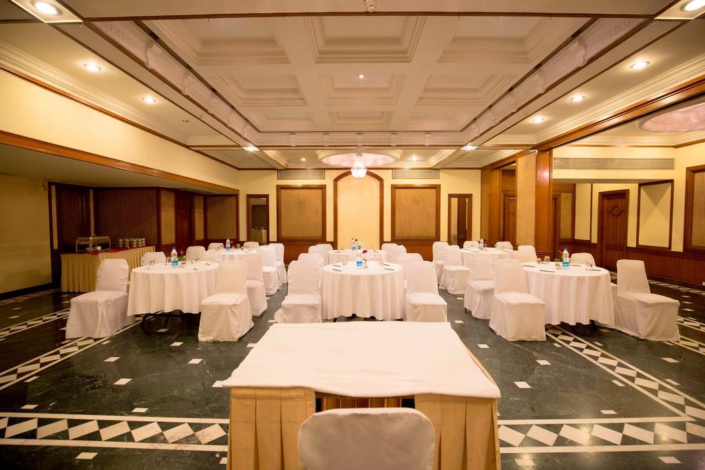 Hotel Sagar Plaza City Centre Pune Eksteriør billede