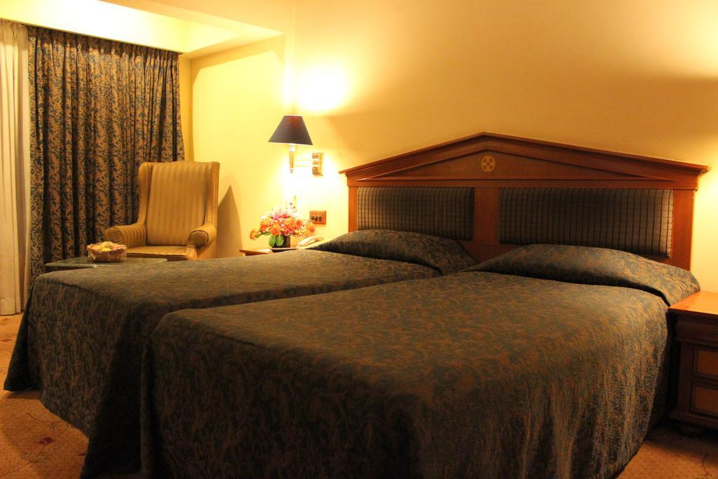 Hotel Sagar Plaza City Centre Pune Værelse billede