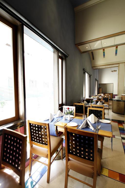 Hotel Sagar Plaza City Centre Pune Eksteriør billede
