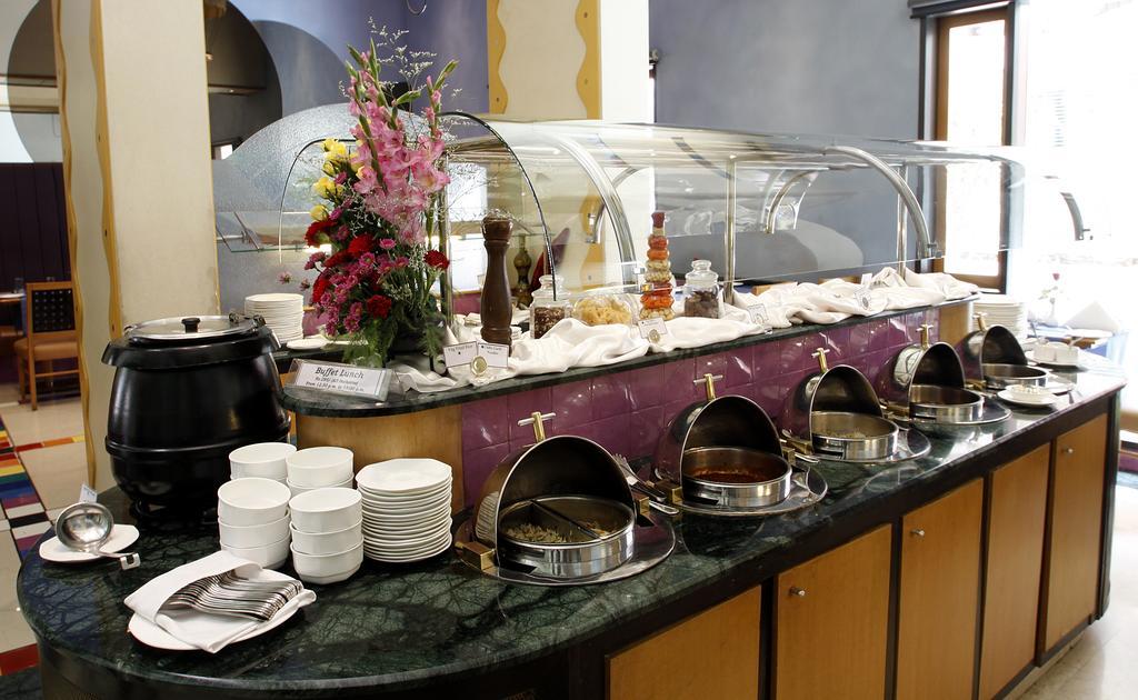 Hotel Sagar Plaza City Centre Pune Eksteriør billede