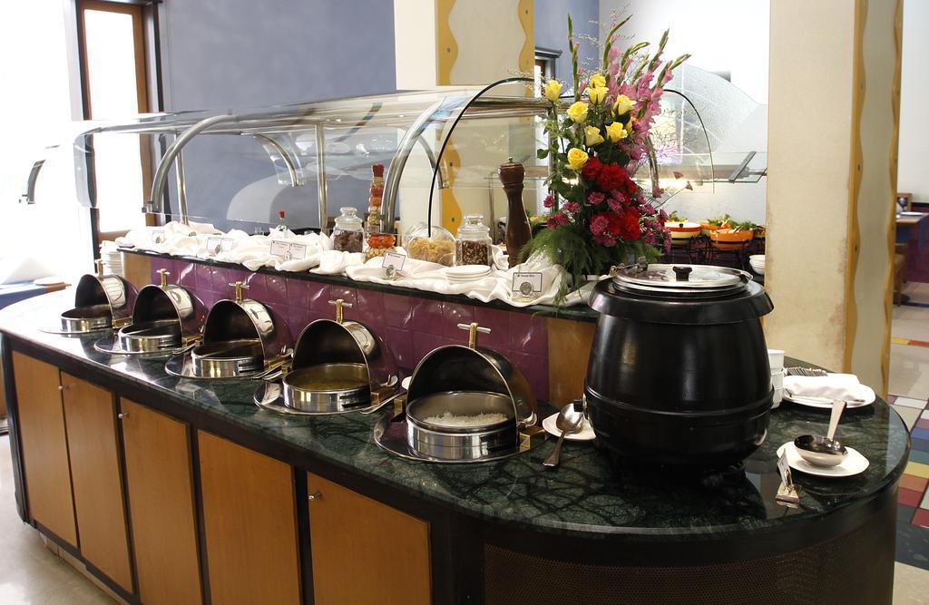 Hotel Sagar Plaza City Centre Pune Eksteriør billede