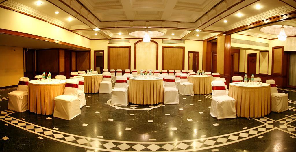 Hotel Sagar Plaza City Centre Pune Eksteriør billede