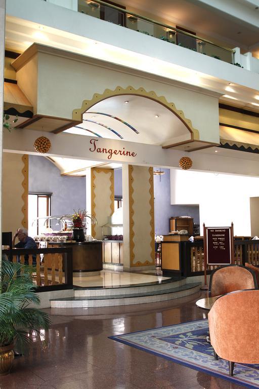 Hotel Sagar Plaza City Centre Pune Eksteriør billede