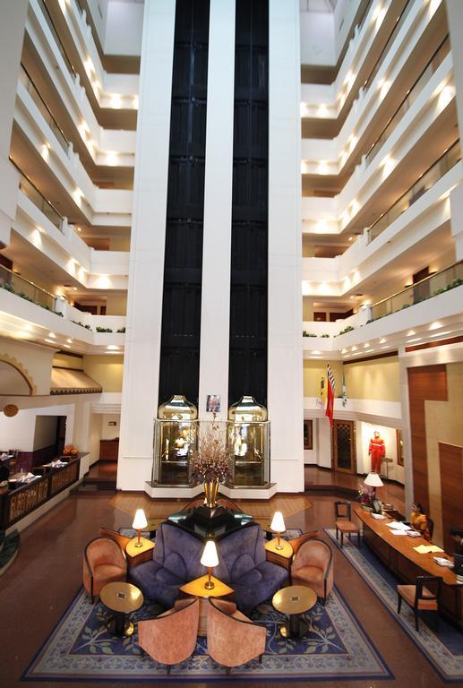 Hotel Sagar Plaza City Centre Pune Eksteriør billede