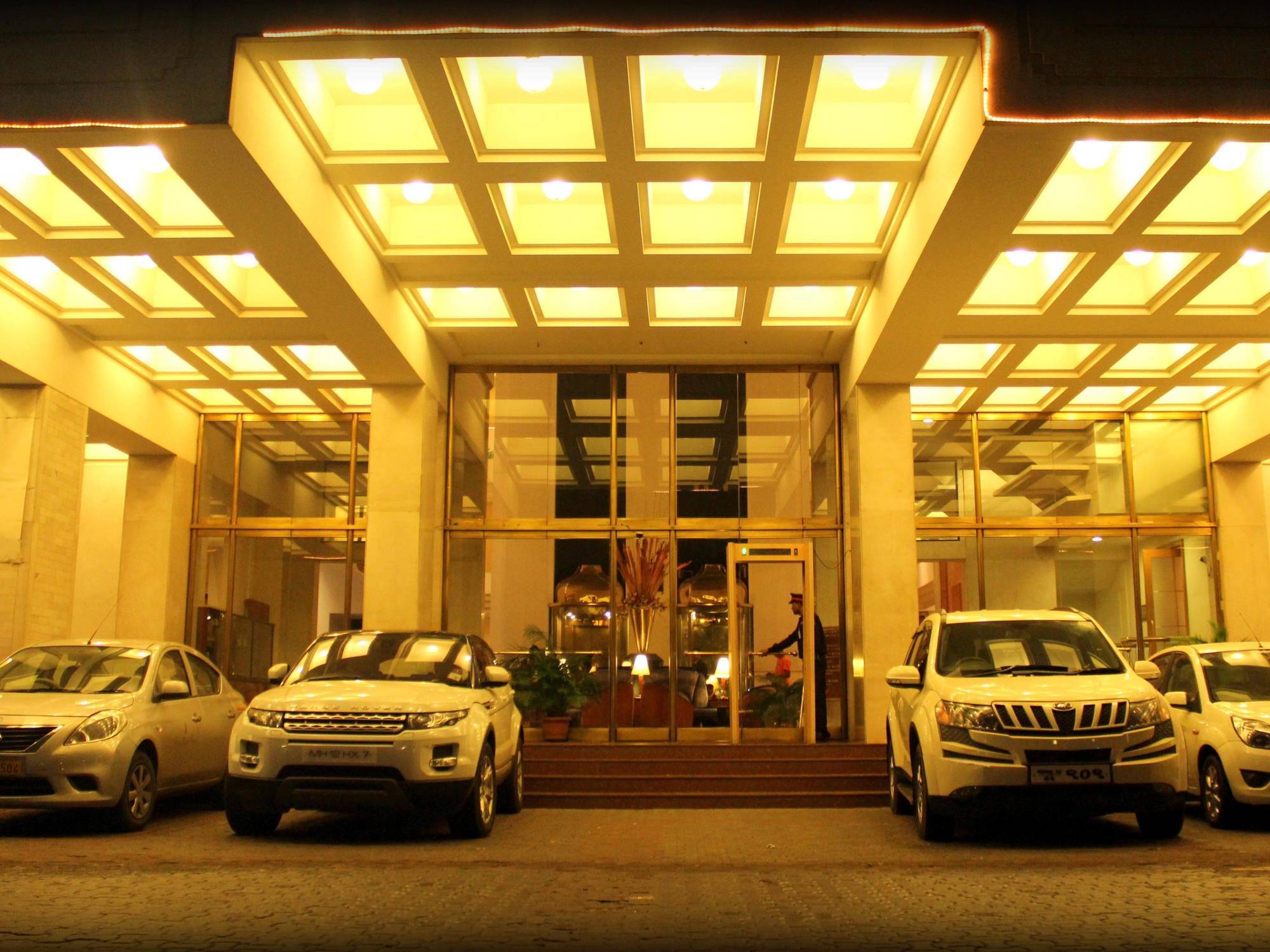 Hotel Sagar Plaza City Centre Pune Eksteriør billede