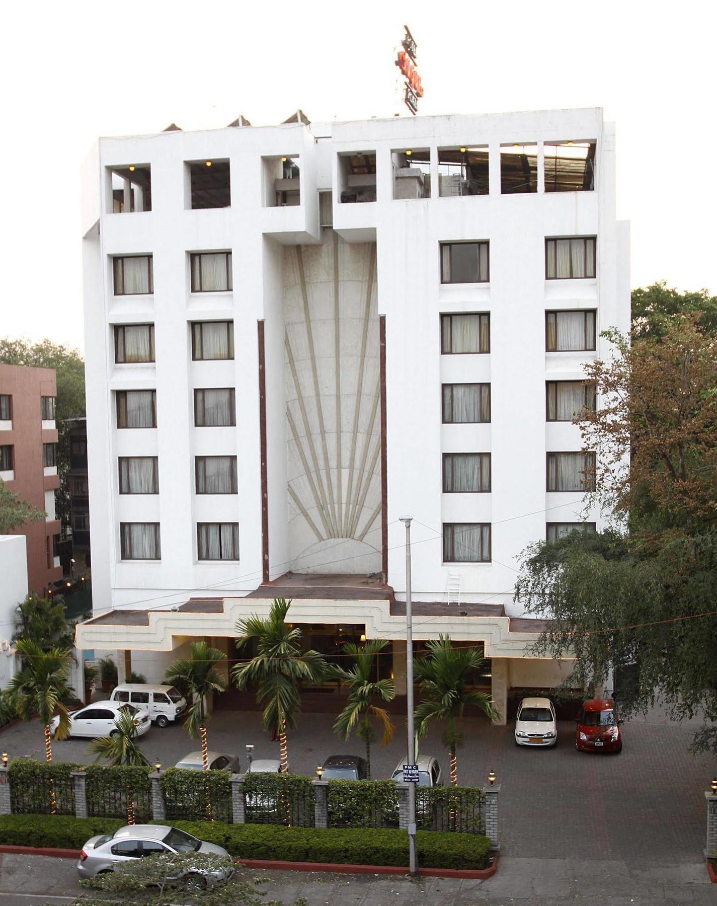 Hotel Sagar Plaza City Centre Pune Eksteriør billede