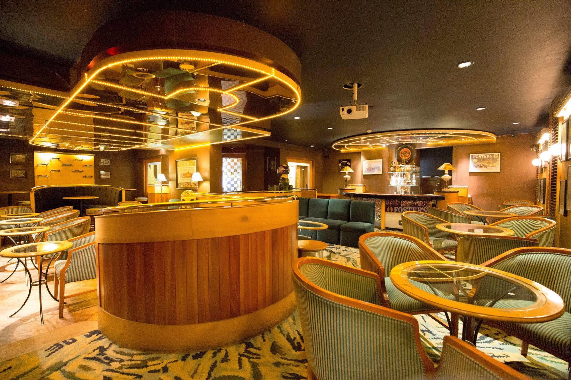 Hotel Sagar Plaza City Centre Pune Eksteriør billede