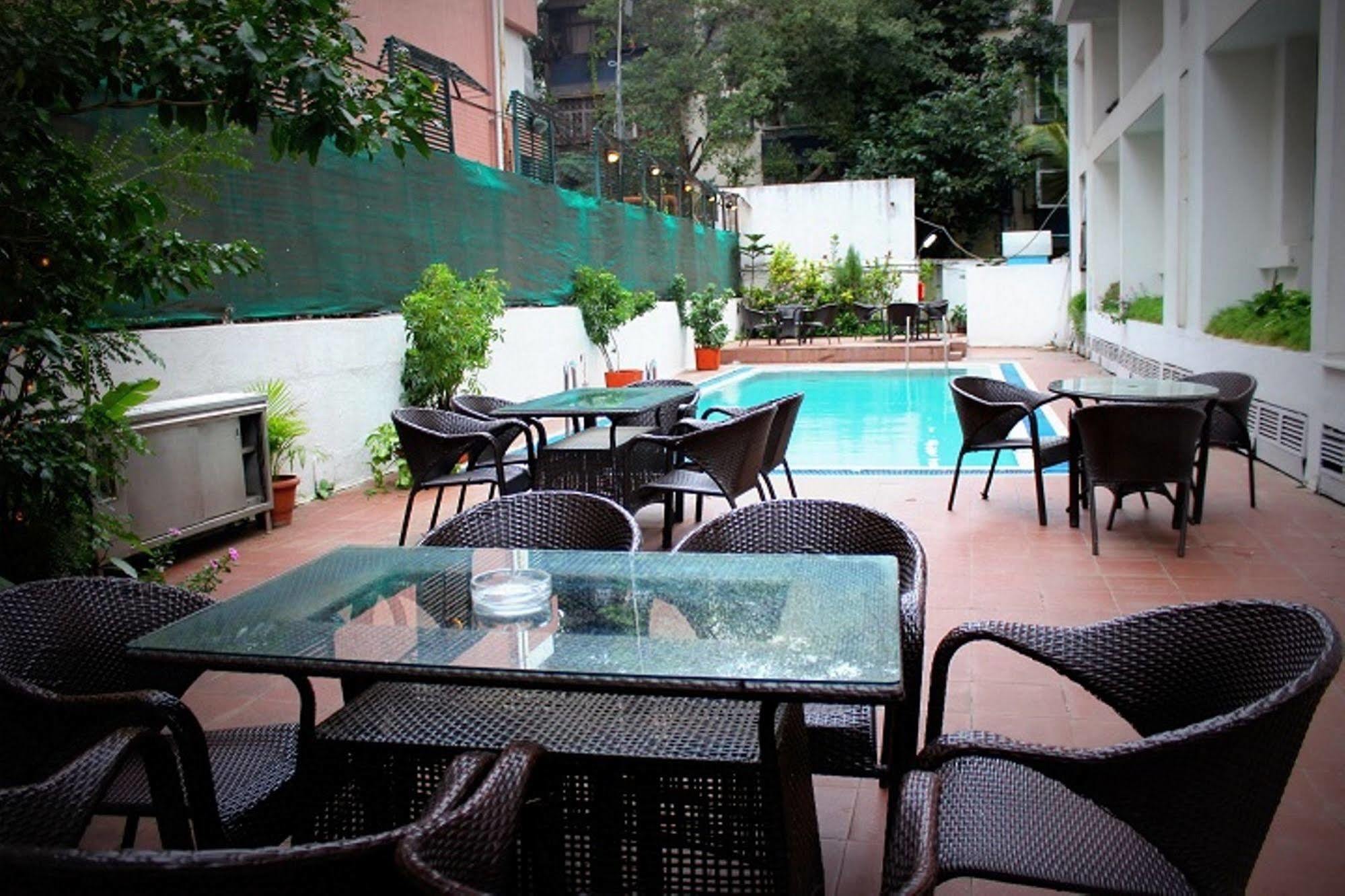 Hotel Sagar Plaza City Centre Pune Eksteriør billede